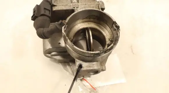 Audi A4 S4 B7 8E 8H Throttle body valve 20T126