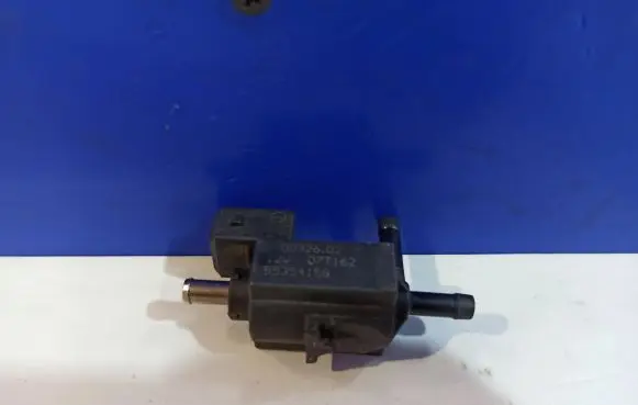 Engine mount vacuum valve