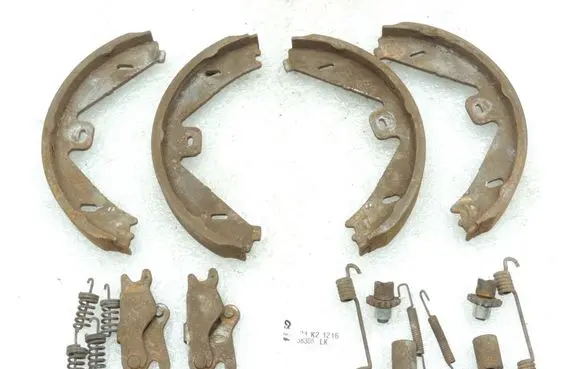Mercedes-Benz E W212 Handbrake/parking brake pads A2014200589 A1084270074
