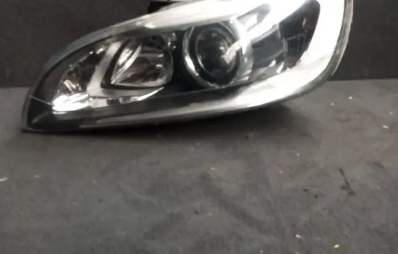 Volvo V60 Headlight/headlamp 31420253 89908937