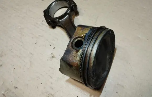 Chevrolet Tahoe Piston with connecting rod 93432610
