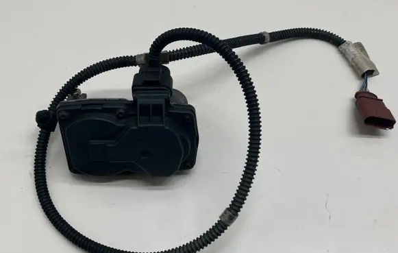 Volkswagen Touran III Throttle body valve 52812801