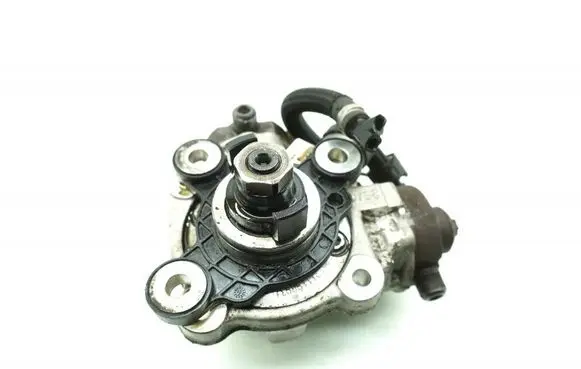 Volvo V40 Cross country Fuel injection high pressure pump 0445010681