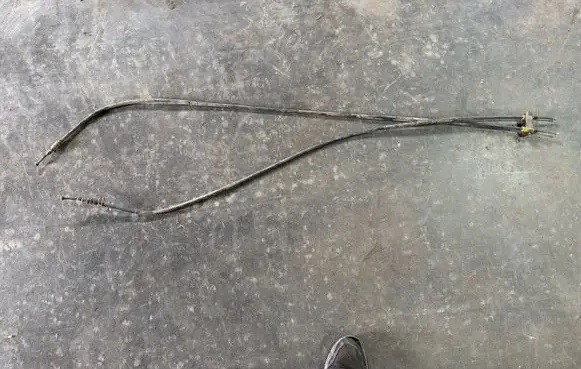 Opel Vivaro Handbrake/parking brake wiring cable 365307743R
