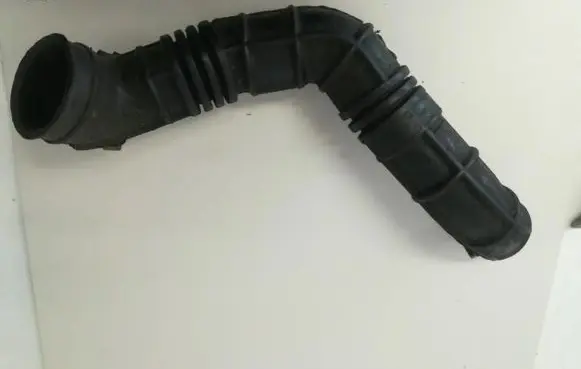 Volvo S40, V40 Air intake hose/pipe mb957388