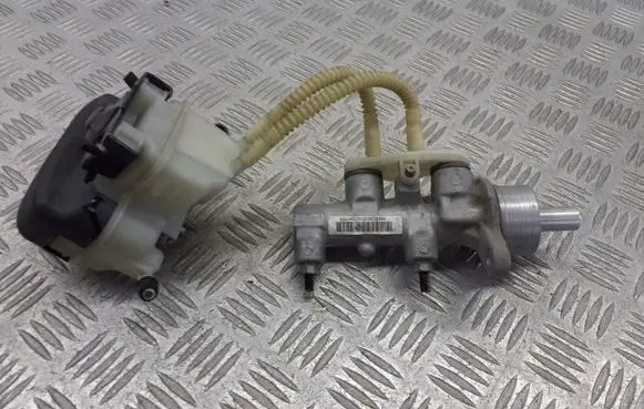 Opel Meriva A Brake fluid reservoir 