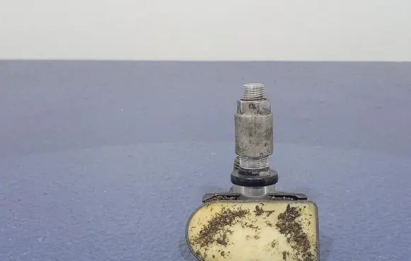 BMW i3 Tire pressure sensor 6877936