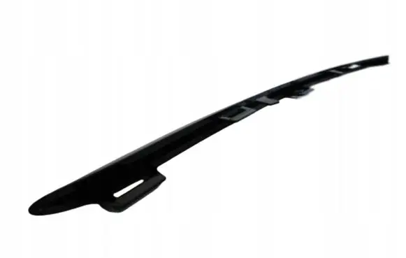 Front bumper splitter molding