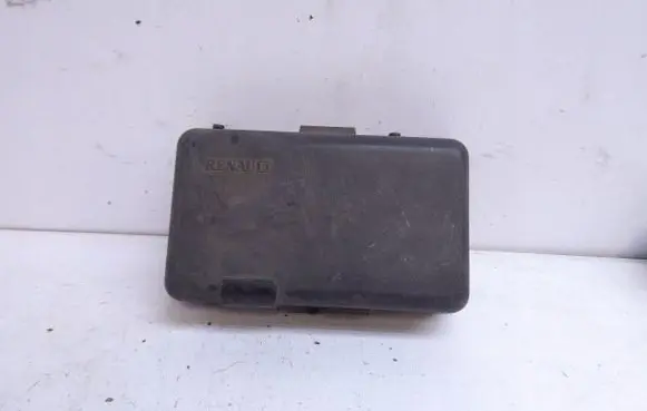 Renault Laguna II Fuse box cover 8200210898