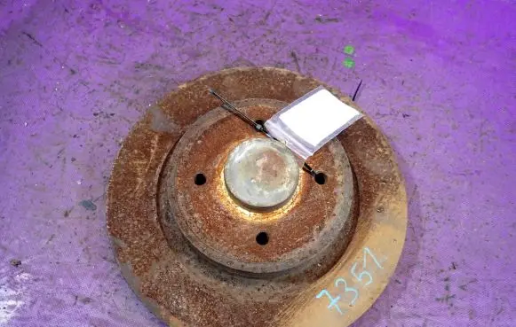 Rear wheel hub spindle/knuckle