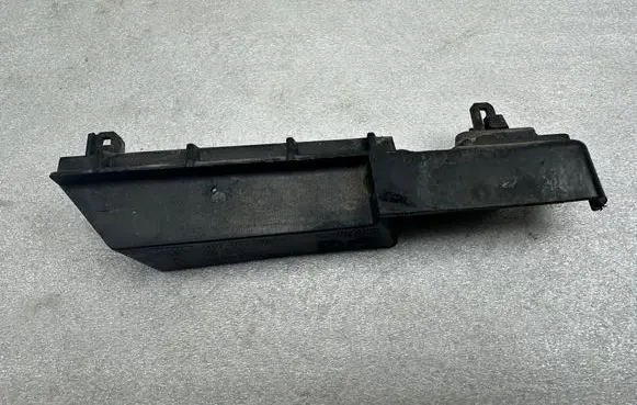 Front bumper mounting bracket