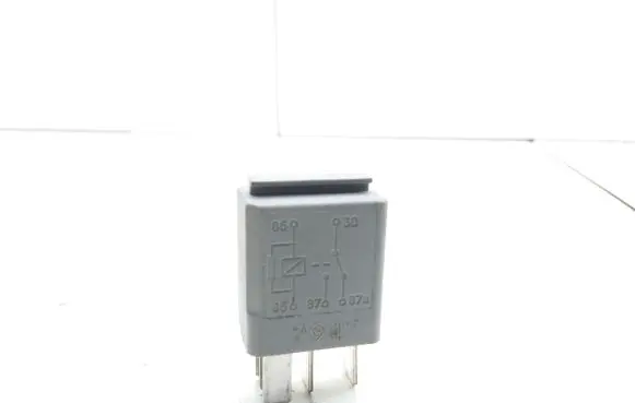 Opel Meriva A Hazard warning light relay 67720 13100504