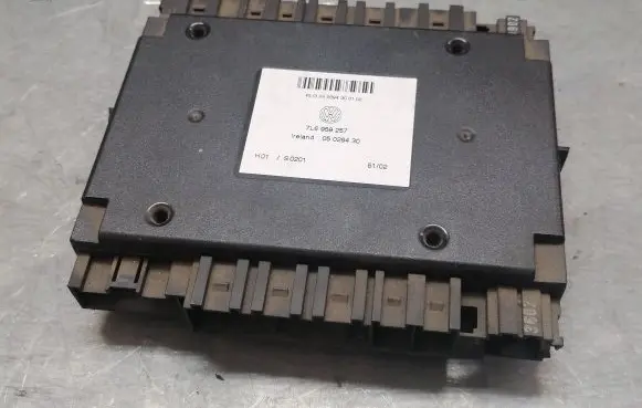 Volkswagen Touareg I Steering rack control module 7L6959257 H01 S0201