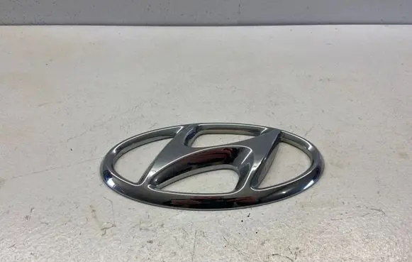 Hyundai H-1, Starex, Satellite Manufacturer badge logo/emblem 863004h700