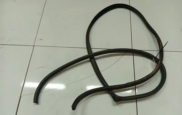Nissan Murano Z50 Rubber seal front coupe door 