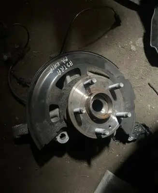 Opel Astra K Front wheel hub 39030299