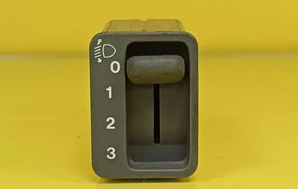 Honda CR-V Headlight level height control switch M10539