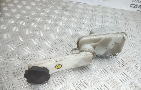 Brake fluid reservoir