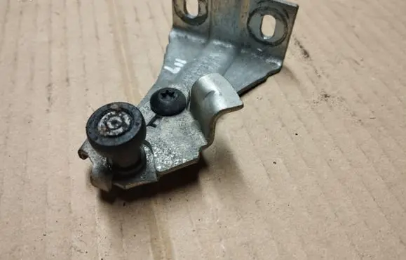 Chrysler Voyager Sliding door upper roller guide/hinge 05020899AA