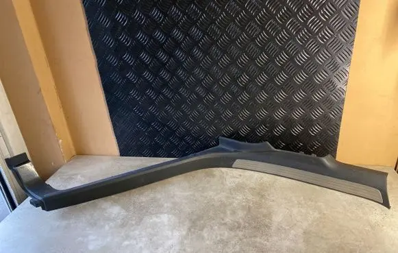 Volkswagen Phaeton Rear sill trim cover 3D5867766P