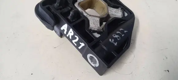 BMW 2 F22 F23 Radiator mount bracket 8620733