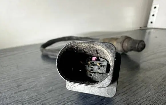 BMW 5 E60 E61 Lambda probe sensor 928404682