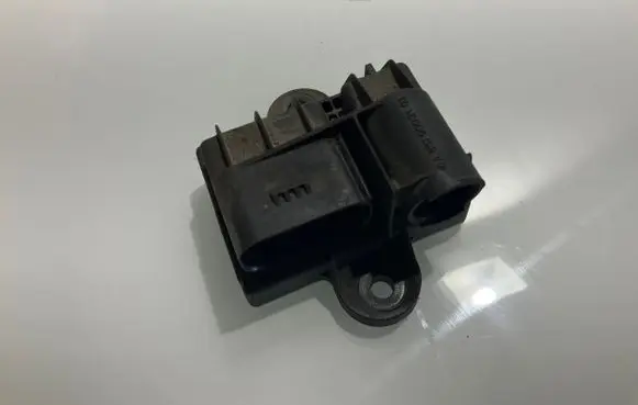 Mercedes-Benz E W212 Glow plug pre-heat relay A6519003103 51299070D 1603000350486