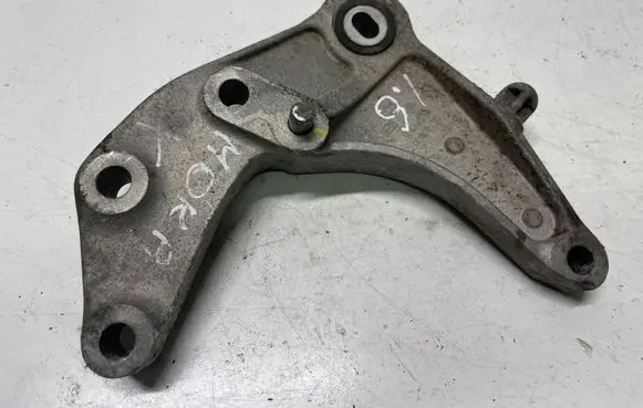 Opel Mokka X Gearbox mounting bracket 95090820
