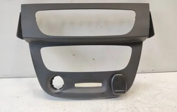 Renault Megane III Radio/GPS head unit trim 682600003R 40334M