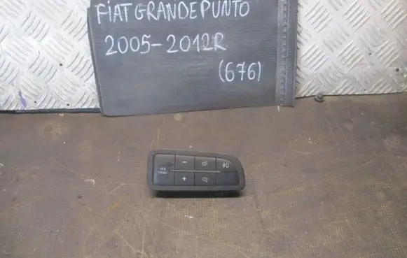 Fiat Grande Punto Tailgate/trunk/boot open switch 