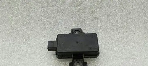 Mercedes-Benz GLA W156 X156 Air suspension control unit module (rear) A0009003704