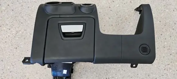 Maserati Ghibli Dashboard lower bottom trim panel 670012666 670012669 105821891C