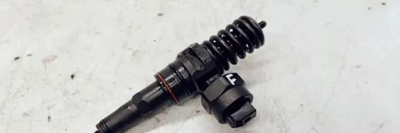 Audi A4 S4 B5 8D Fuel injector 038130073F