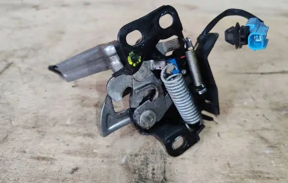 Honda CR-V Engine bonnet/hood lock/catch