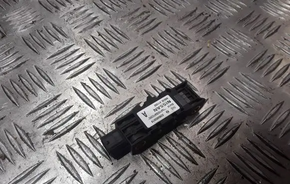 Nissan Primera Airbag deployment crash/impact sensor 0285003019