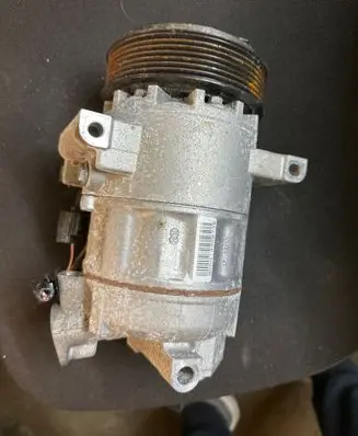 Renault Clio IV Air conditioning (A/C) compressor (pump) 926000734R