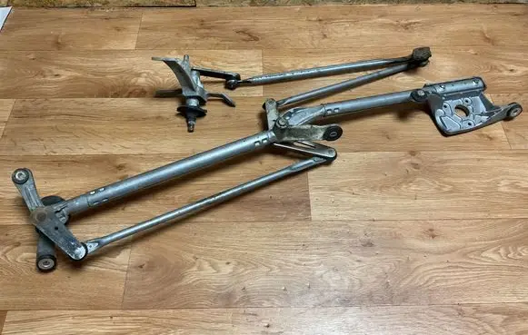 Honda Civic Front wiper linkage G010