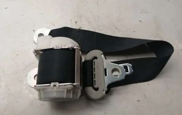 Toyota Corolla Verso AR10 Third row seat belt 735700F010C0 7L2550