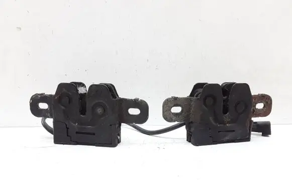Volvo XC70 Engine bonnet/hood lock/catch 30649448 30649447