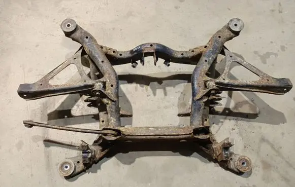 Volkswagen Touareg I Rear subframe 