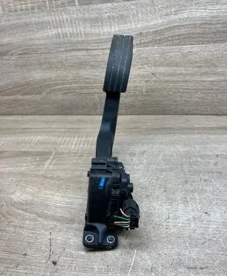 Renault Twingo II Accelerator throttle pedal 8200426241 6PV00908504