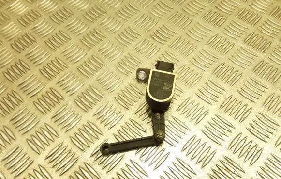 Headlight/headlamp level sensor
