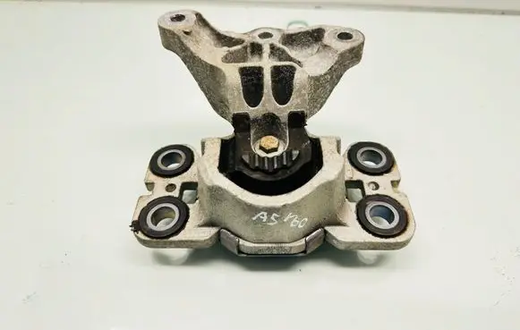Volvo V60 Engine mount bracket