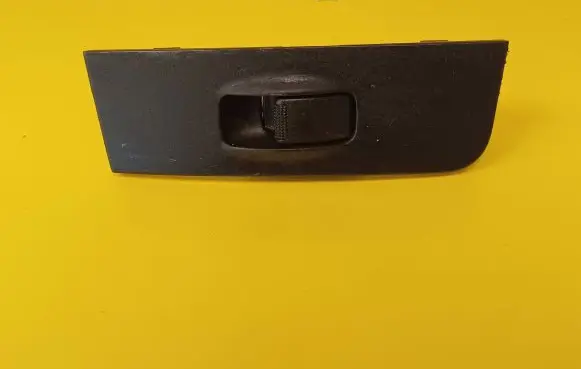 Hyundai Matrix Electric window control switch 9358017510