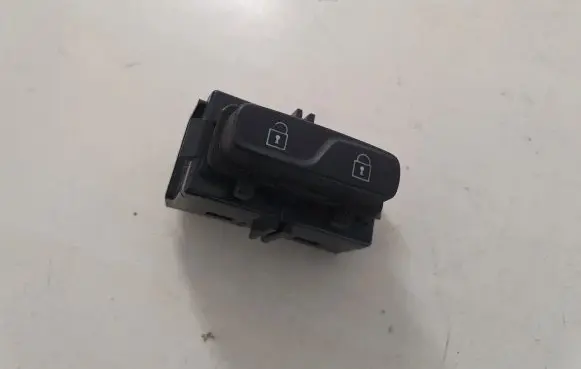Volvo V70 Central locking switch button 31318987