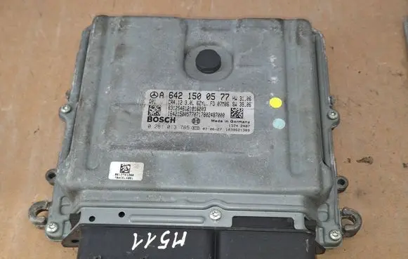 Mercedes-Benz R W251 Engine control unit/module A6421500577 1039S21389 0281013765