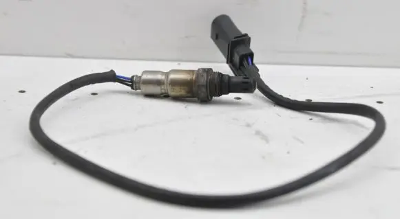Volkswagen Touran II Lambda probe sensor 03L906262