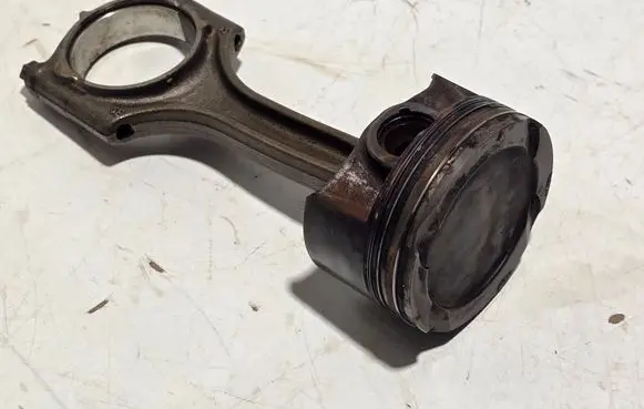 Volvo XC60 Piston with connecting rod 31401210