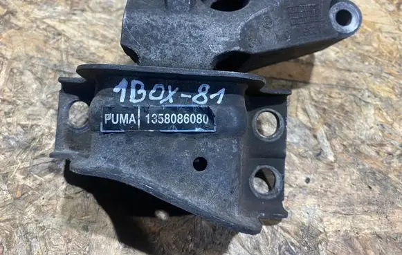 Engine mount bracket