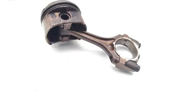 Toyota Yaris Piston with connecting rod 